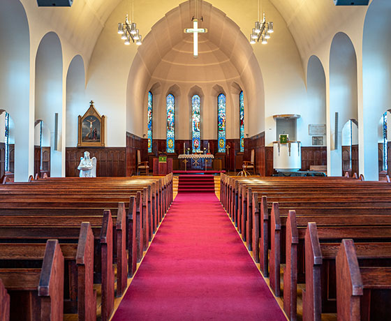 Clean and Pristine Traditional Interior Church in Niagara